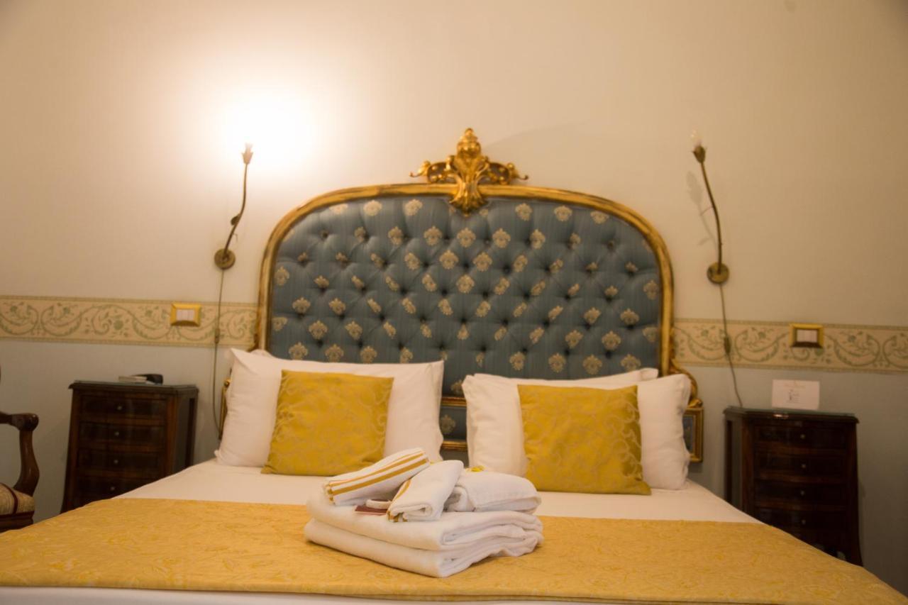ナポリ B＆B アート スイート サンタ ブリージダ Bed & Breakfast エクステリア 写真