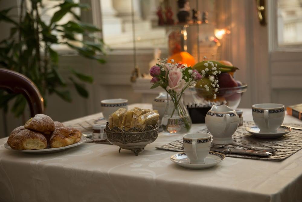 ナポリ B＆B アート スイート サンタ ブリージダ Bed & Breakfast エクステリア 写真